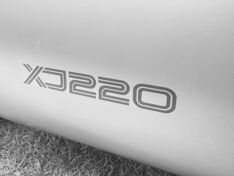 Jaguar XJ220